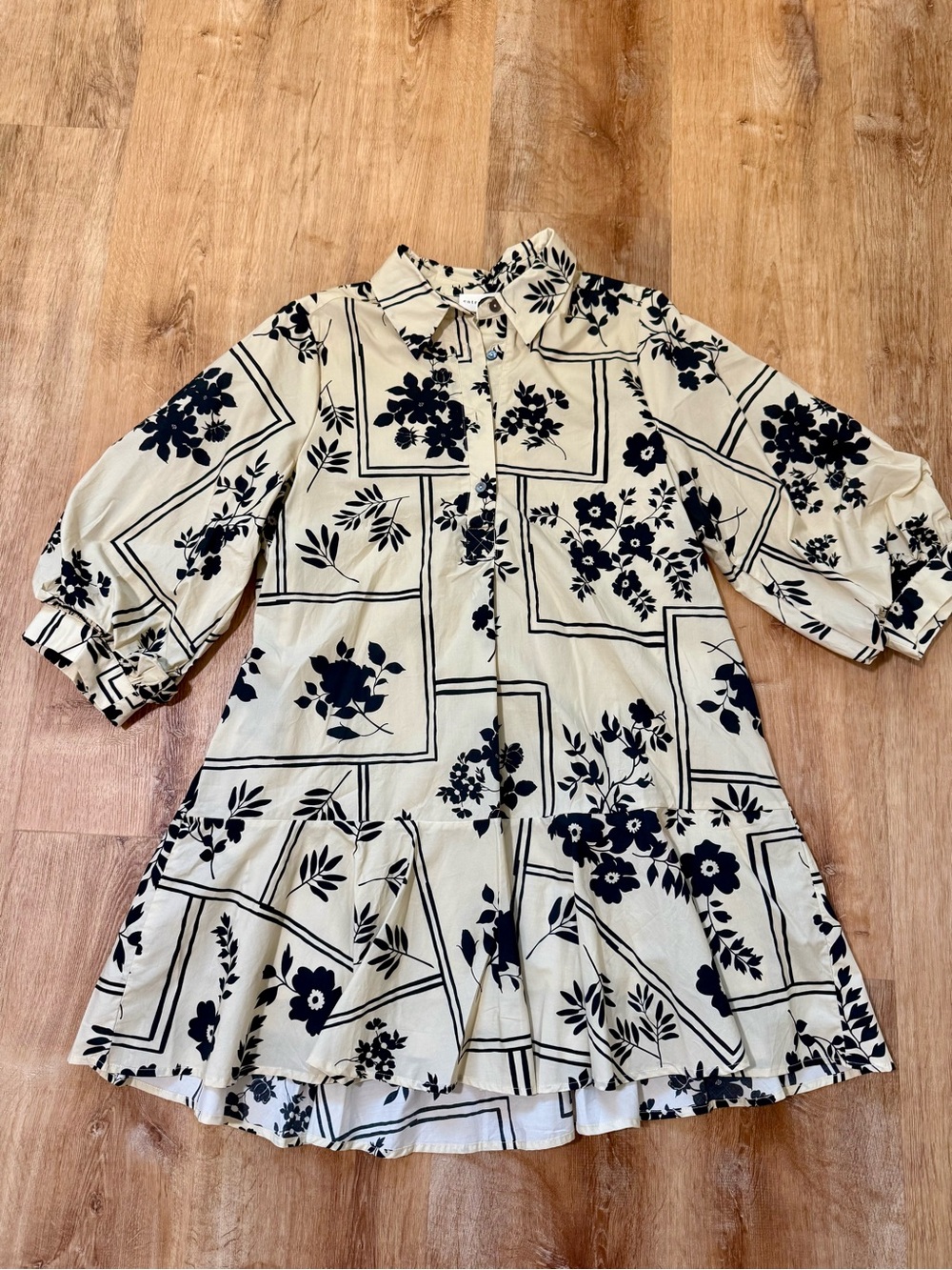 entro Cream and Black Floral Button-Front Tunic Dress Top